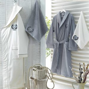 arms-bathrobe